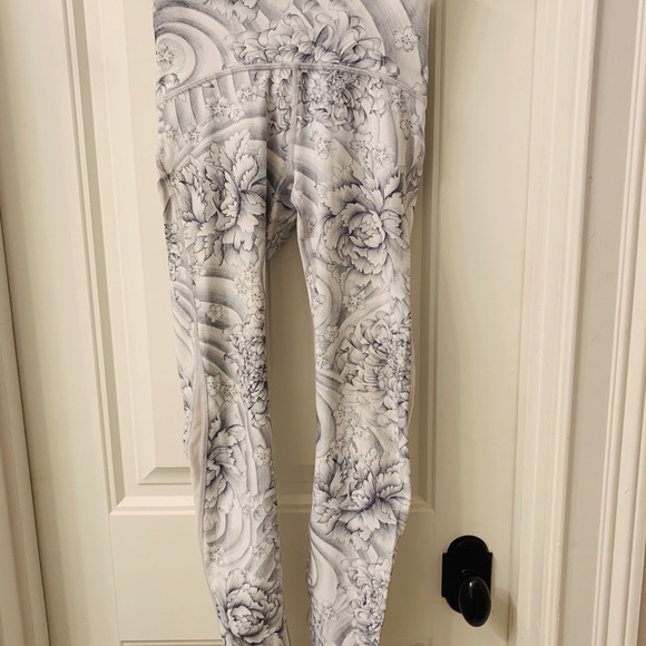 Lululemon Wunder Hi-rise - Picture 2 of 3